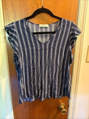 Navy Vertical Stripe V-Neck Short Sleeve Top
